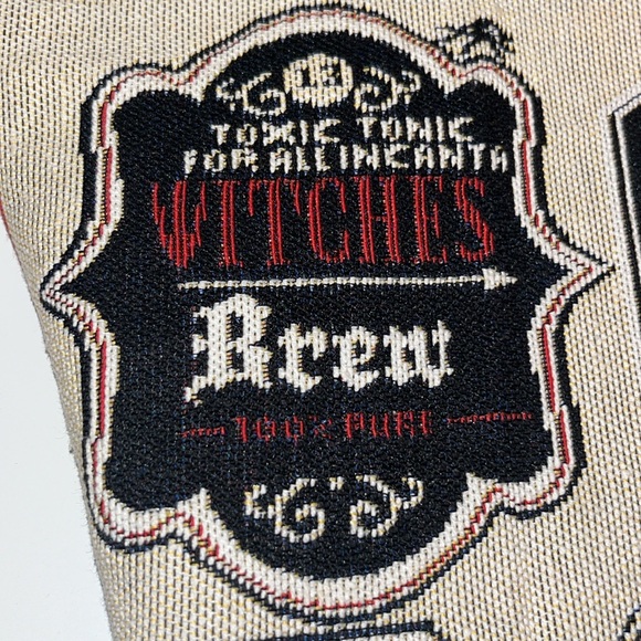 Midnight market Halloween table runner - Picture 5 of 11